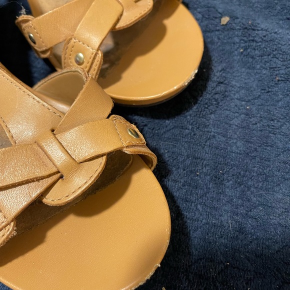 Tan Strappy Clarks Heels - Picture 4 of 8